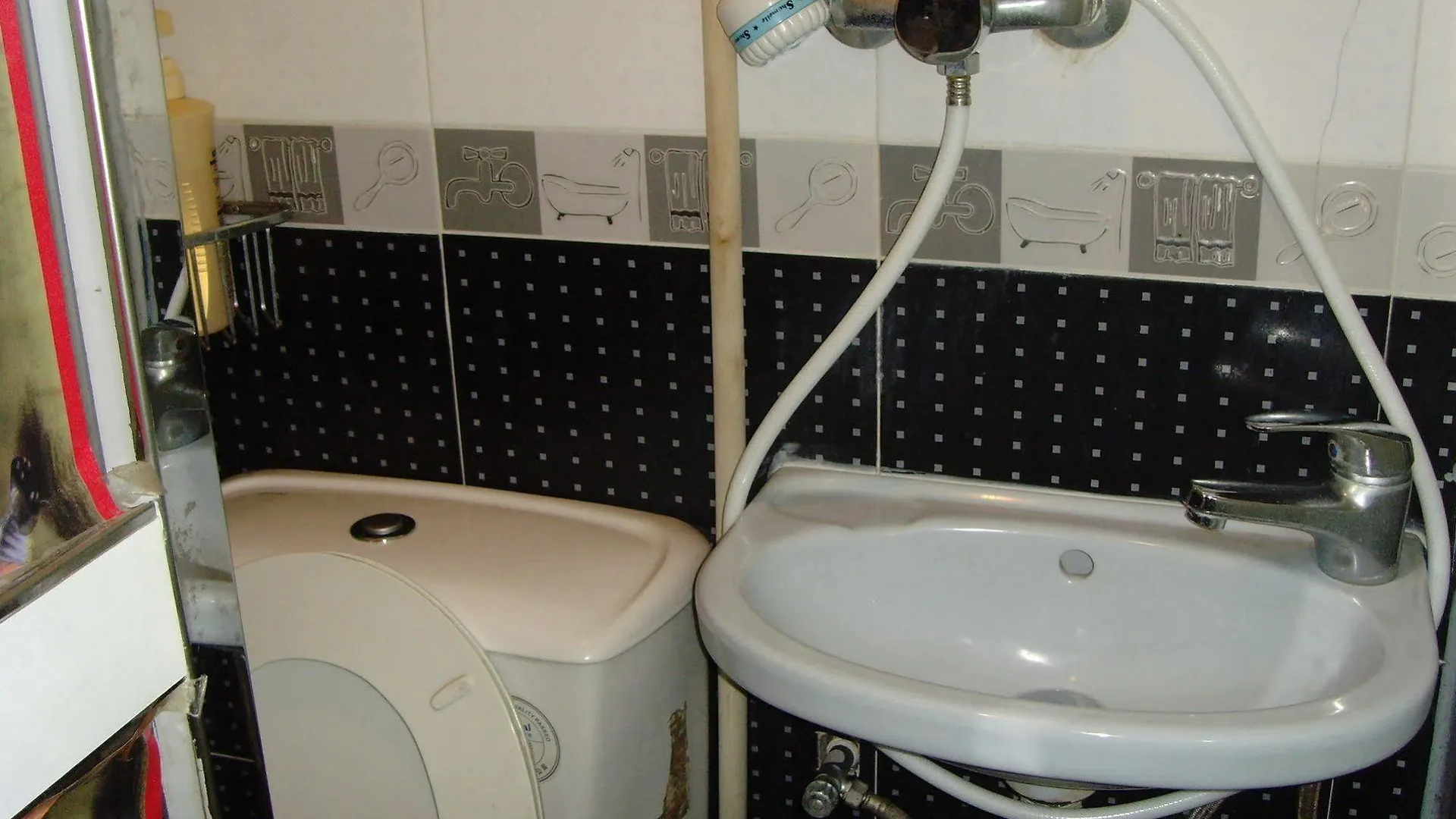 **  Long Yuen Hotel كاولون الصين